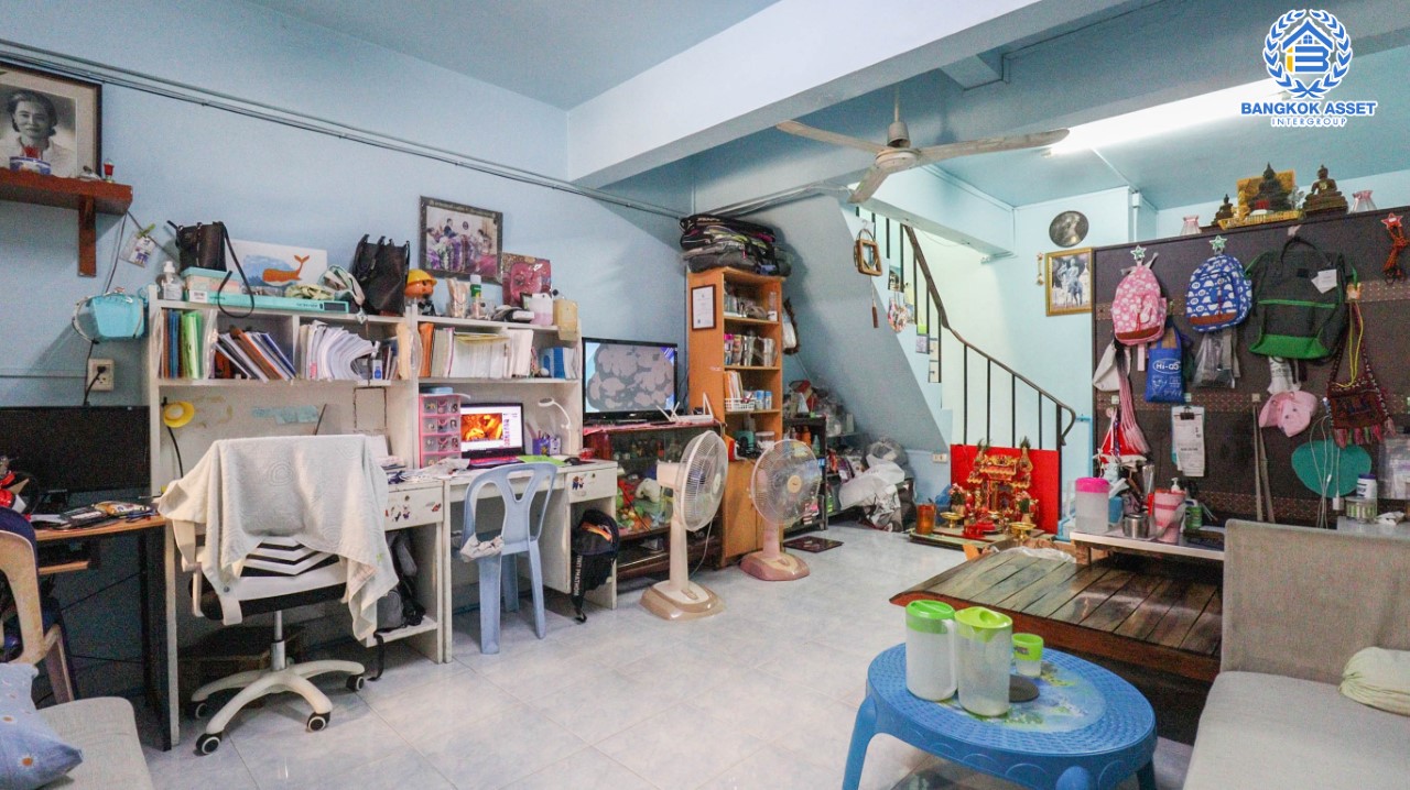 *****ทาวน์เฮ้าส์มือสอง ซอยบางแวก46 บางแวก เนื้อที่เยอะถึง 16 ตร.ว. ฟังก์ชัน 2 ห้องนอน 2 ห้องน้ำ 1 ที่จอดรถ ทำเลดี เดินทางสะดวก เชื่อมต่อได้หลายเส้นทาง ใกล้เดอะมอลล์ บางแค รถไฟฟ้าสายสีน้ำเงิน "สถานีภาษีเจริญ" และทางด่วน "กาญจนาภิเษก"